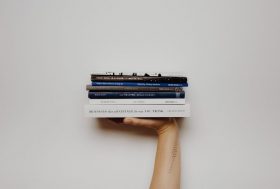 8 GRATIS Bücher die dir helfen viel Geld zu verdienen